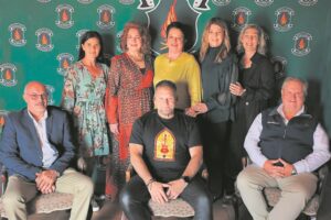 Steve Hofmeyr trek vol saal by Hoërskool Despatch ontbyt