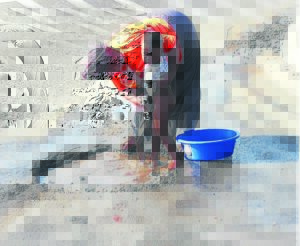 Desperation of a mother without water
