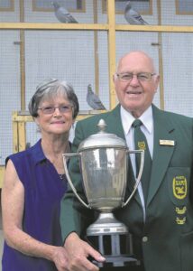 Kampioen-duiweboer (79) tree uit