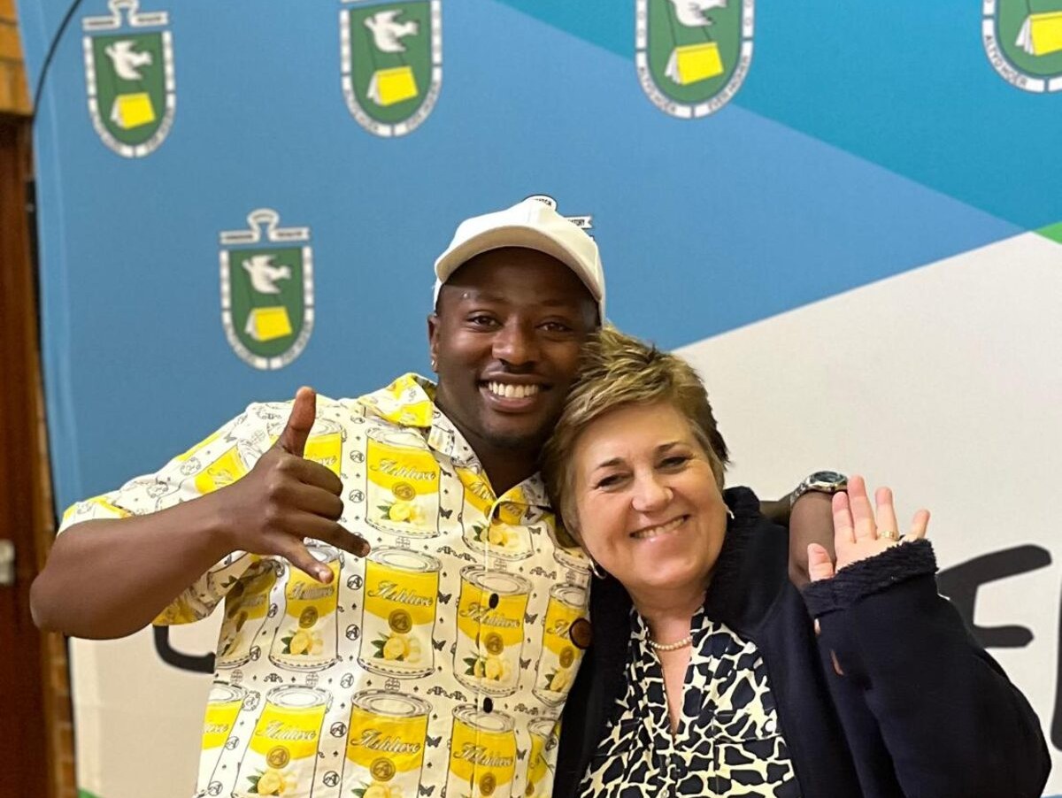 Ta Fire with school's principal, Madeléne Sachse at the Bullying Awareness Week.