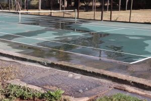 Raw sewage threatens Kariega’s last tennis court