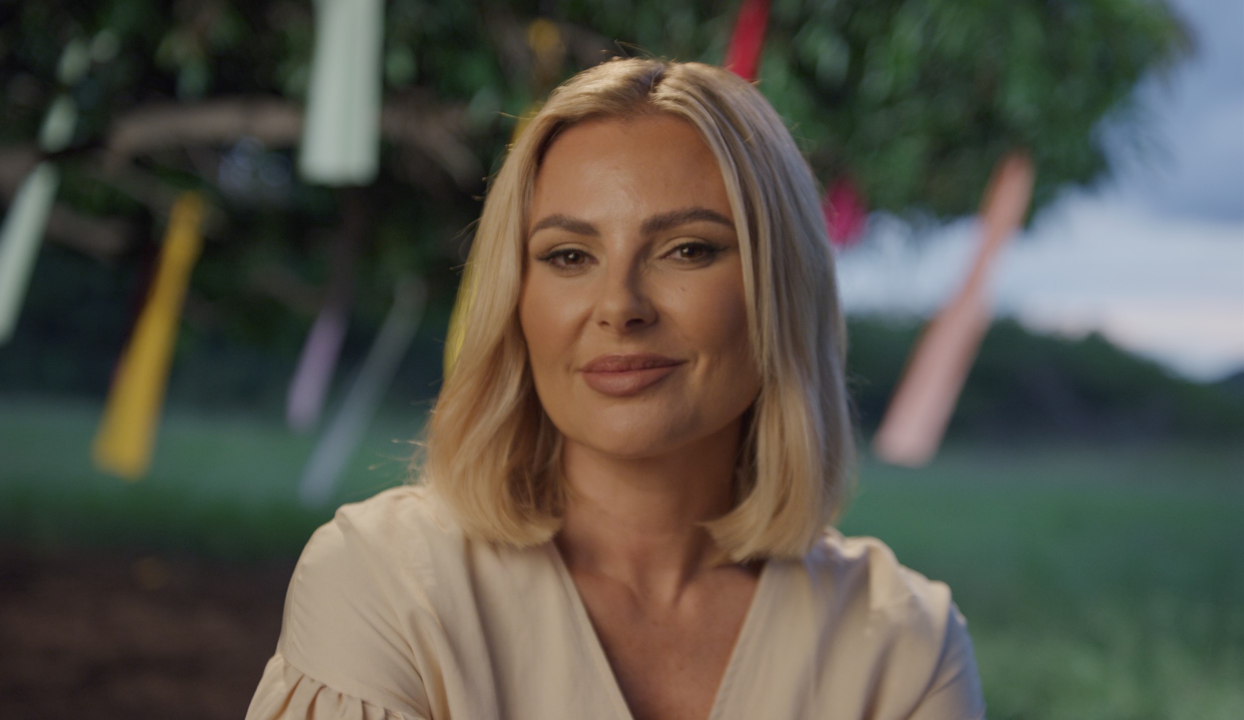 Net mens: Karlien van Jaarsveld gesels oor liefde, verlies en geloof