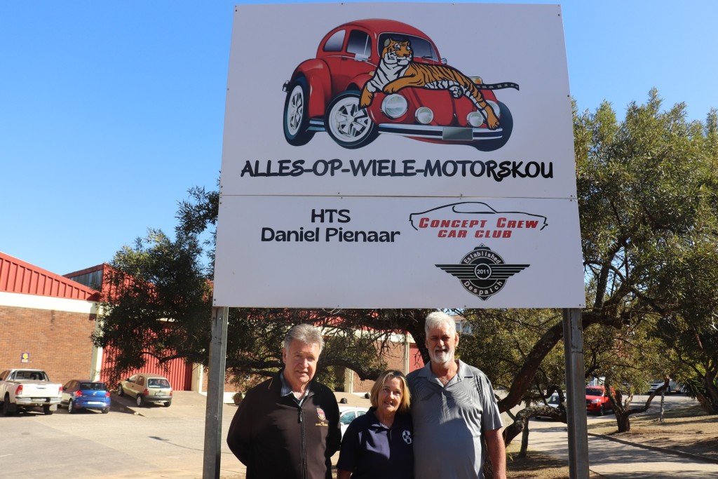 From left are Nokkie Strydom (DPTHS Deputy Principal), Deirdre Swift (SPCA NMB Chairperson) and Pierre Janse Van Rensburg (CC President)