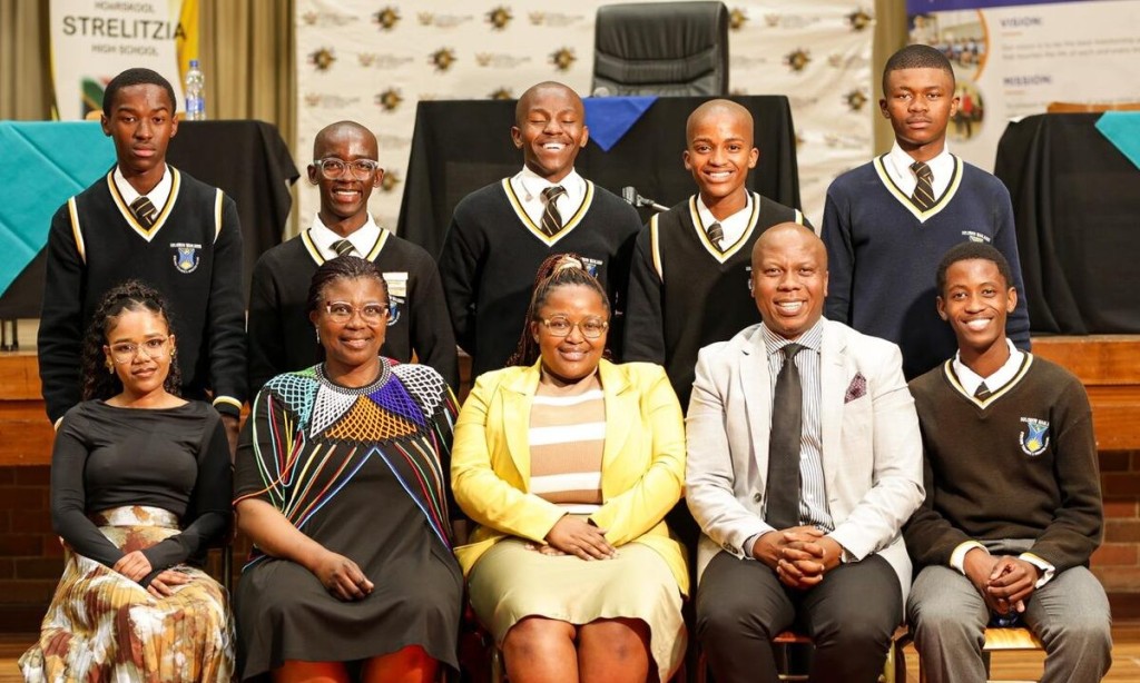 Pictured are Solomon Mahlangu Secondary School learners, educators and Luvuyo Ngxiki.