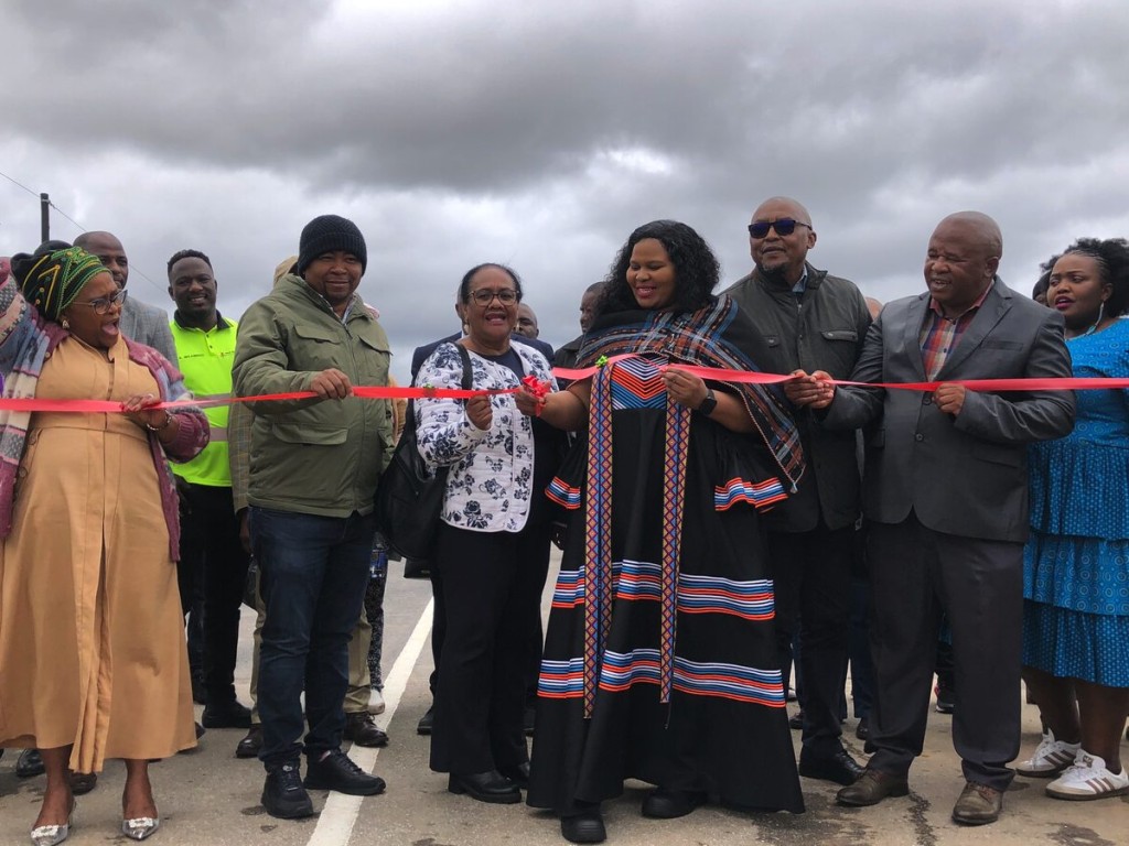 The NMBM Executive Mayor has opened the KwaNobuhle bridges.