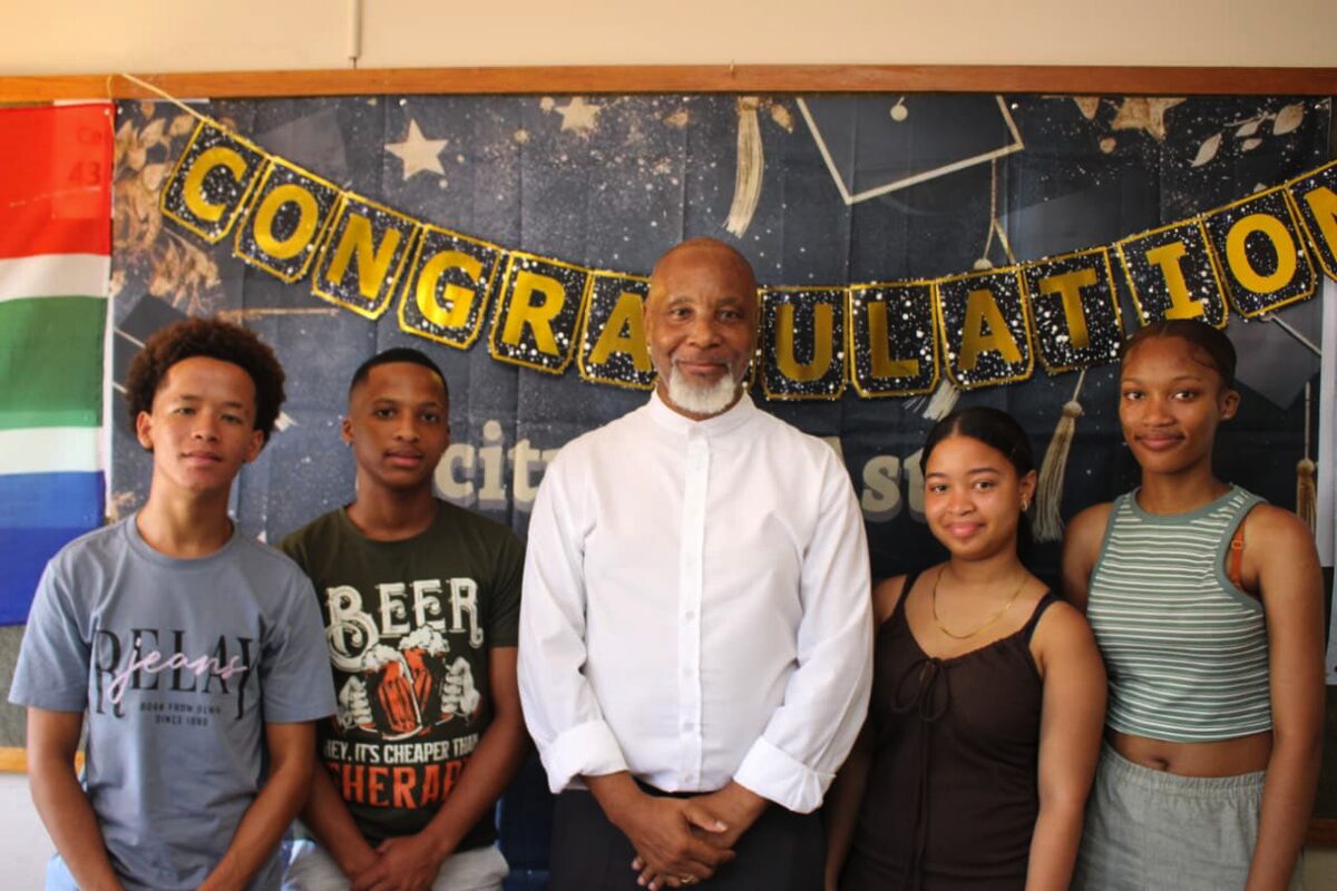 Pictured are some of the top learners from the JWSS Class of 2025. From left are Deon Pietersen, Valrian Malgas, Stephen de Bruin (Principal), Tamsin Prince and Eldriché Marney.