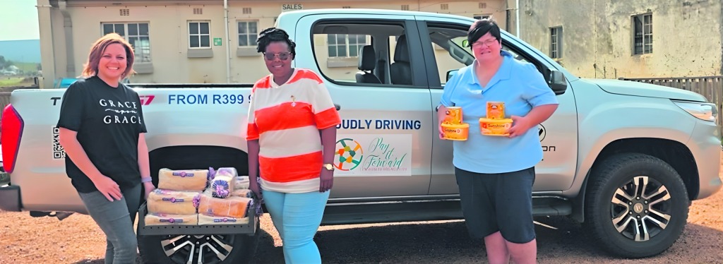 Lizé Saunders, Cynthia Mapapu (vrywilliger in KwaNobuhle) en Sonja du Preez