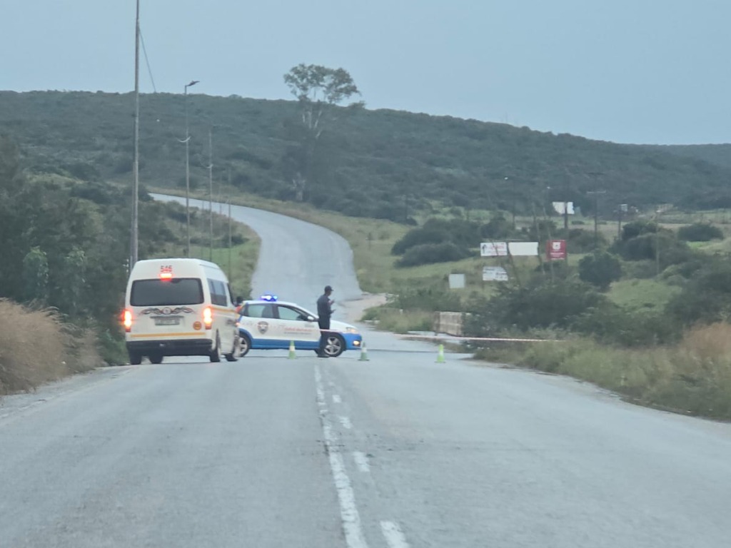 Heavy rain forces closure of the R367 bridge as authorities move to inspect the structure.