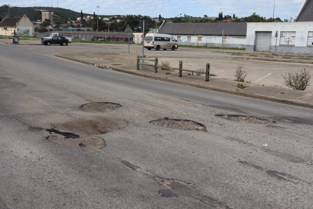 NMBM allege to prioritise pothole filling as contractor has been appointed.