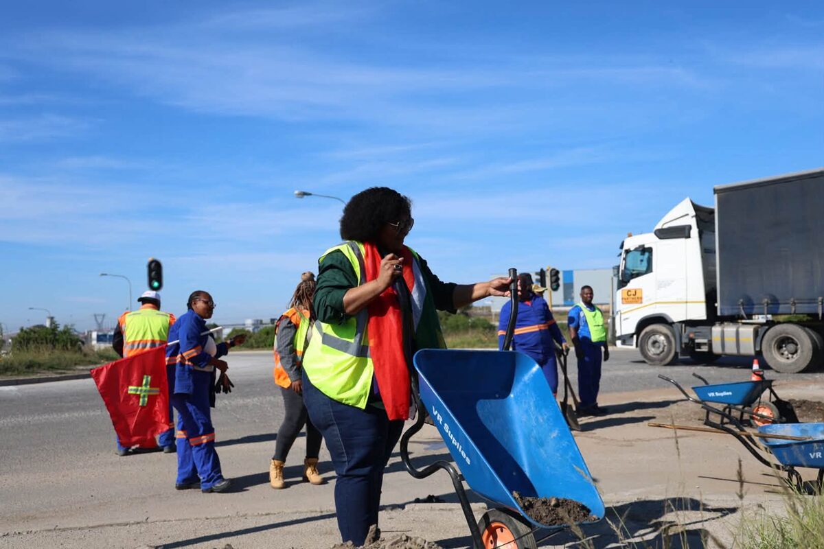 NMBM has officially launched its "Fill Up the Bay" pothole repair campaign.