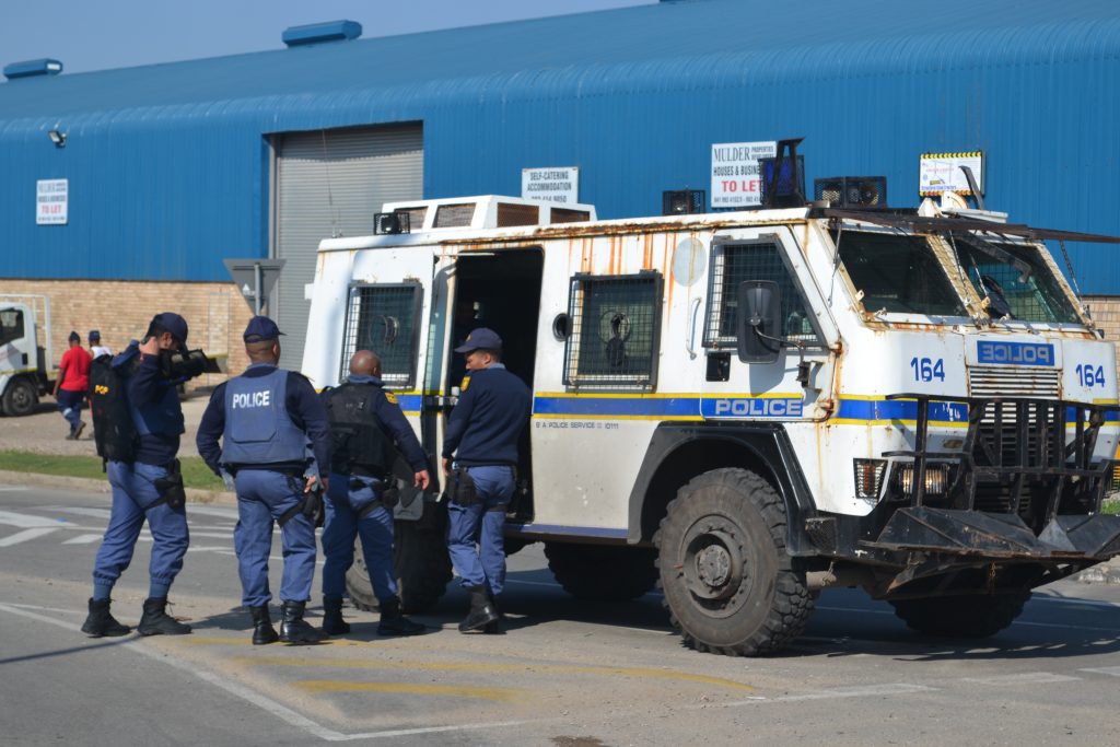 SAPS members monitoring the protest action in Kariega.