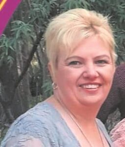 Vrou bieg ná ’n paar jaar