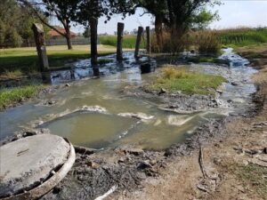 Klag nadat riool hier bly vloei