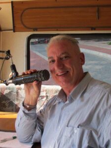 Bedrywige mark gooi sy gewig agter winterveldtog sodat besoekers kan skenk