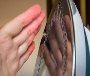 Ma brand kinders met strykyster, kry opgeskorte vonnis