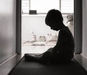 Paartjie in Welkom in hegtenis geneem vir seksdade met kinders