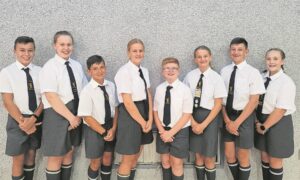 Staan gereed om skool te lei