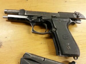 Police officer robbed by public