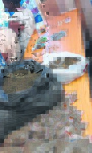 Vier vas weens dwelms