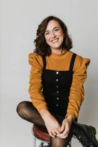 Tong-in-die-kies-parodie plaas liefde in die soeklig