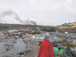Flooding tip with refuse