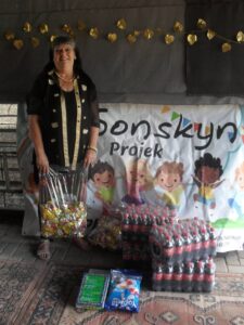 Sonskyn-projek verdryf onweer vir behoeftiges