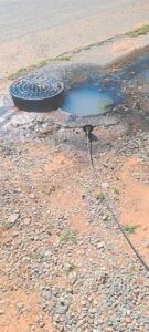 Gedompel in rou riool