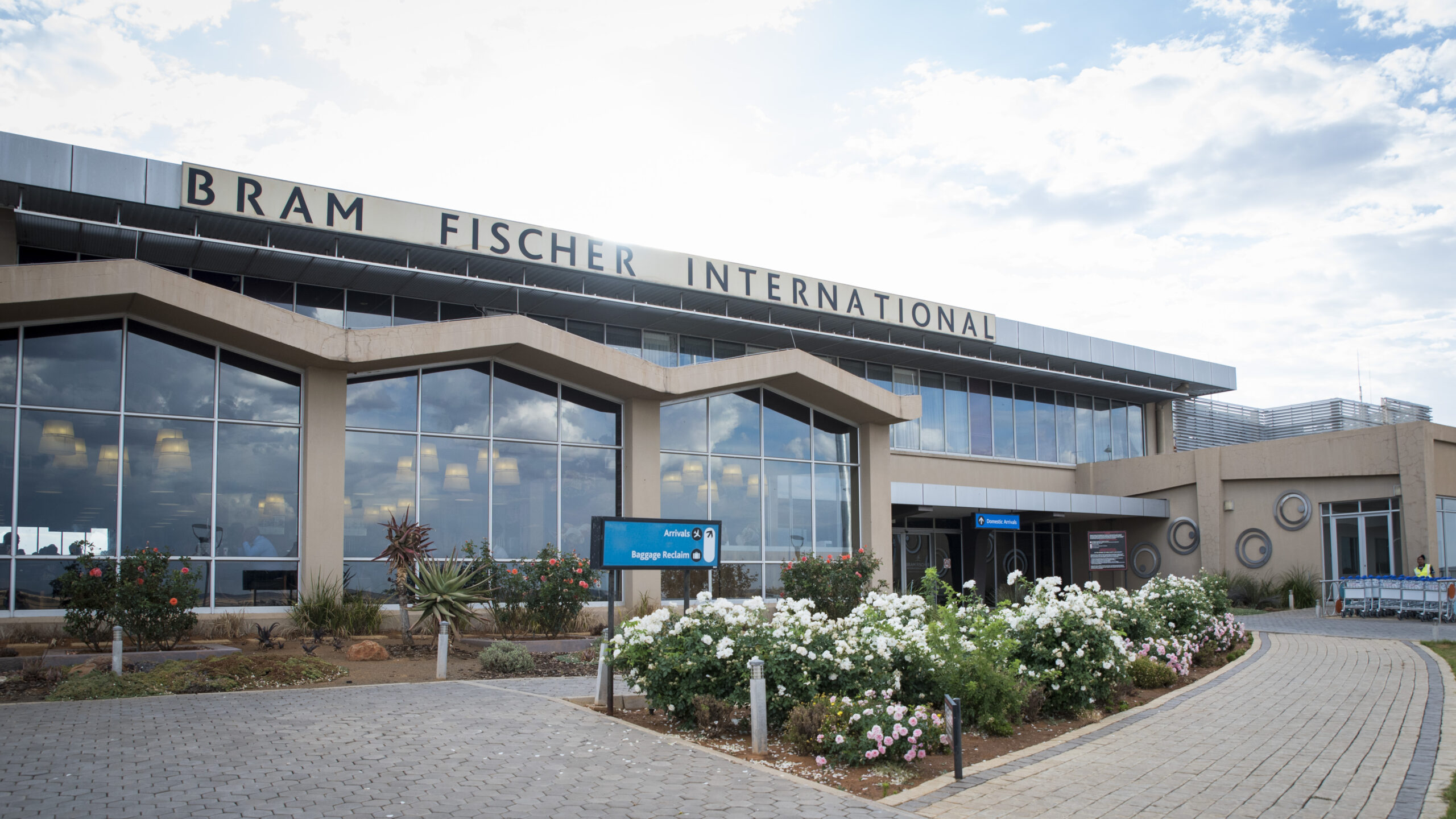 Airports Company South Africa (ACSA) is proud to announce that two of its airports received recognition at the prestigious 2024 Airport Service Quality (ASQ) Experience Awards, presented by Airports Council International (ACI) World.