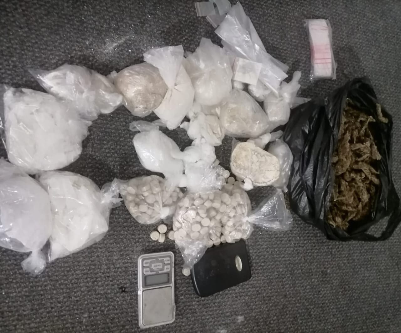 'n 25-jarige man is in hegtenis geneem vir handel in dwelms in New Stands Informele Nedersetting in Thabong buite Welkom