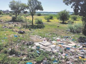 To greet the president with disgrace