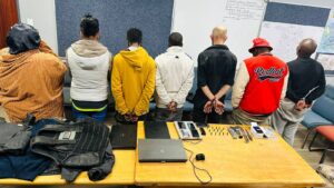 Fake Thabong cops drive off with electronics