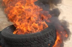 Job-demanding protesters obstruct traffic on R30