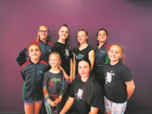 Dansers presteer op kunstefees