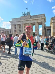 Louis oortref homself by die Berlyn-marathon met ‘n persoonlike beste tyd