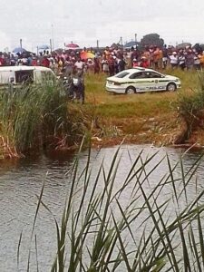 Tiener verdrink in watergat