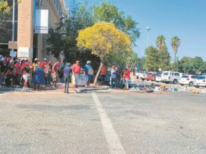 Strike continues into a fourth week
