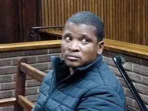 Polisieman in hof op aanklagte van ontvoering van skolier en afpersing