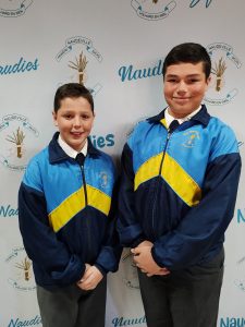 Naudeville leerlinge draf trots op veld