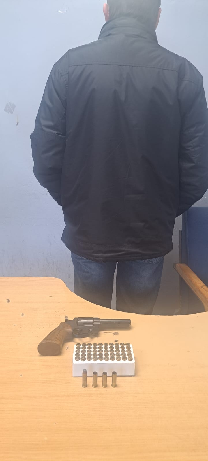 'n Man is in hegtenis geneem ná 'n skietvoorval in Doorn, Welkom, met 'n vervalle vuurwapenlisensie en ammunisie.