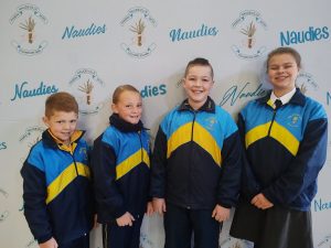 Vier is deur na volgende rondte