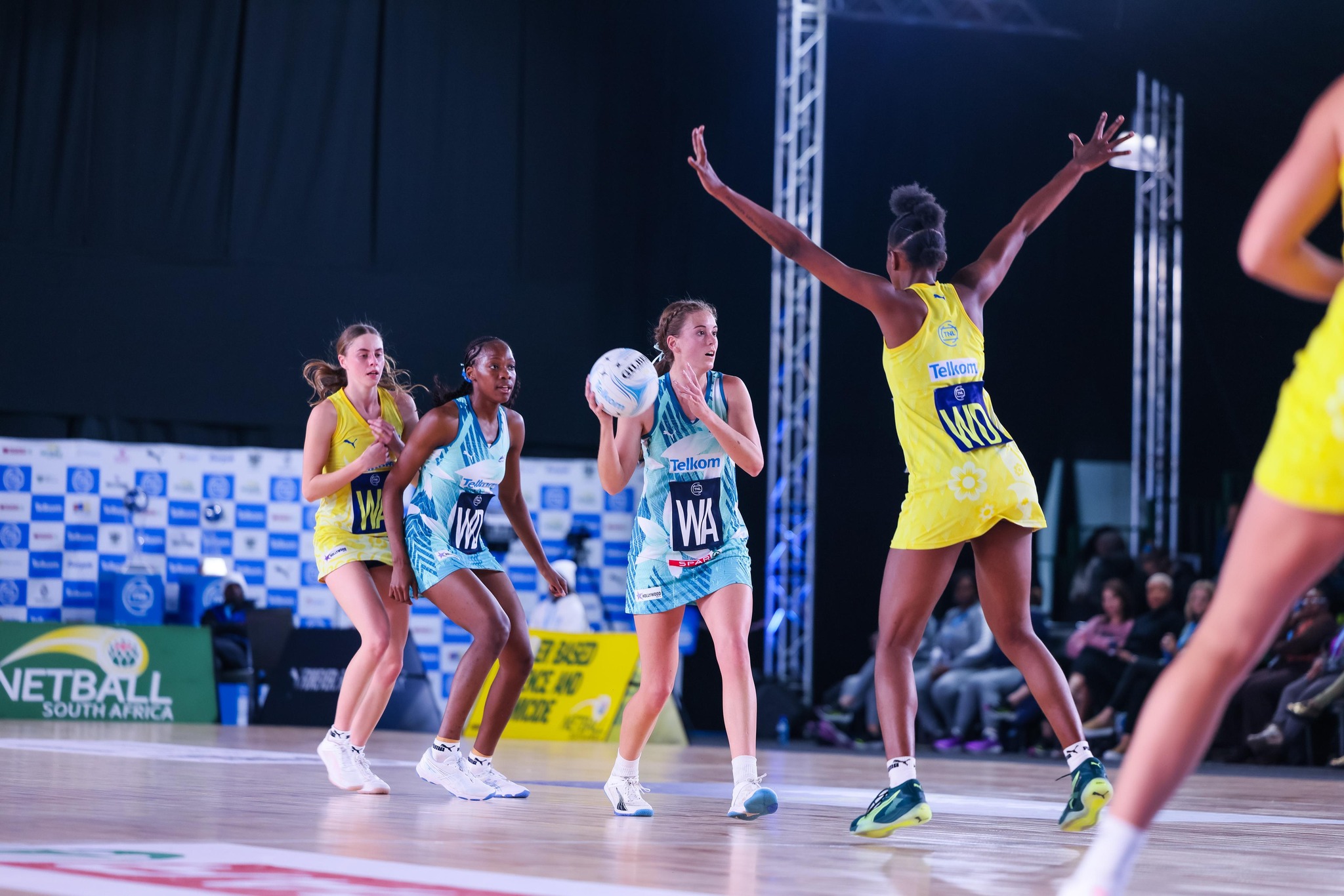 The Free State Crinums and Golden Fireballs are set to face off as they line up for netball supremacy in the Telkom Netball League.