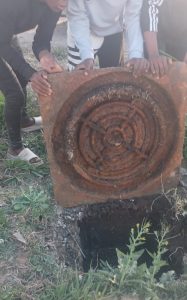 Alleged robbers caught red-handed, flee the scene