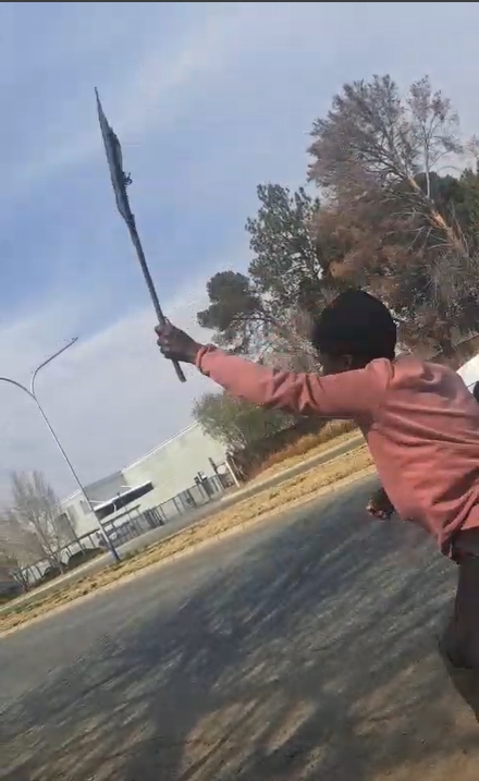 An angry mob marched on the Welkom police station of Friday, 15 August.