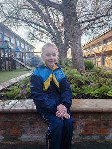 Klein ruitertjie reik na die sterre