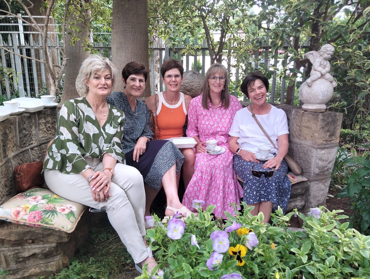 Besoekers bring tyd deur in Hennenman-lushof op Nasionale Tuindag