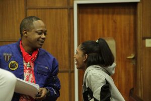 Sewe vermeende ‘Barney’ vroulike bendelede versteek glo vuurwapens in polisievangwa