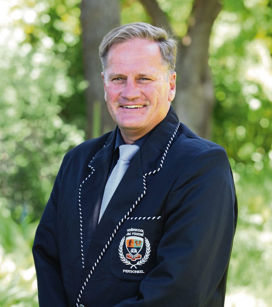 Mnr. Henri Wilken, adjunk- 
uitvoerende direkteur.