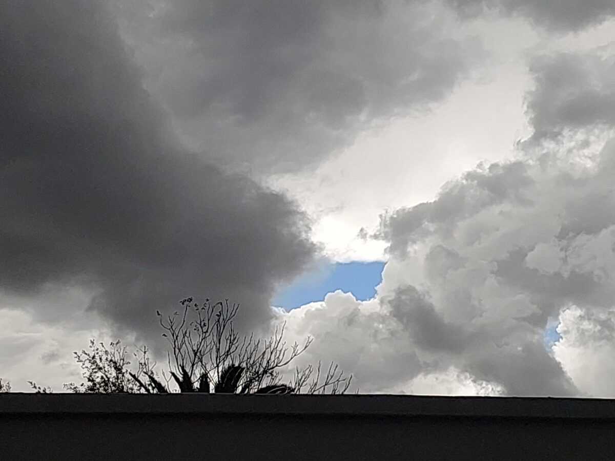 Net voor die swaar reënval Sondag het indrukwekkende wolkmassas bokant Welkom gevorm.