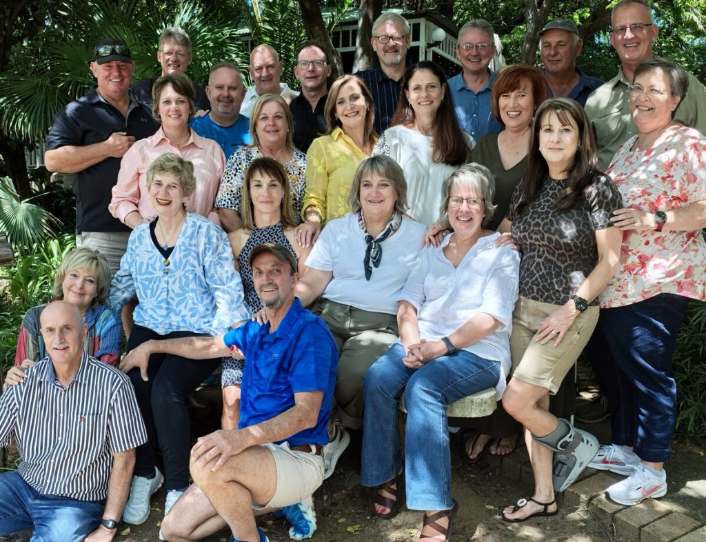 Former learners of the Hentie Cilliers High School in Virginia recently gathered to celebrate their 40-year school reunion (the class of 1986). With this get-together they proved that time has done nothing to weaken the strong bonds formed during their school days. The reunion was during the weekend of 6 March, and was filled with with laughter, memories, and heartfelt moments as classmates reconnected and shared stories from the past four decades. The reunion also included a touching moment of remembrance. Since the previous reunion, the group lost their friend Vickus Prinsloo. To honour his memory, a candle was lit during the gathering – a quiet but meaningful tribute to a friend who will always remain part of their class.
