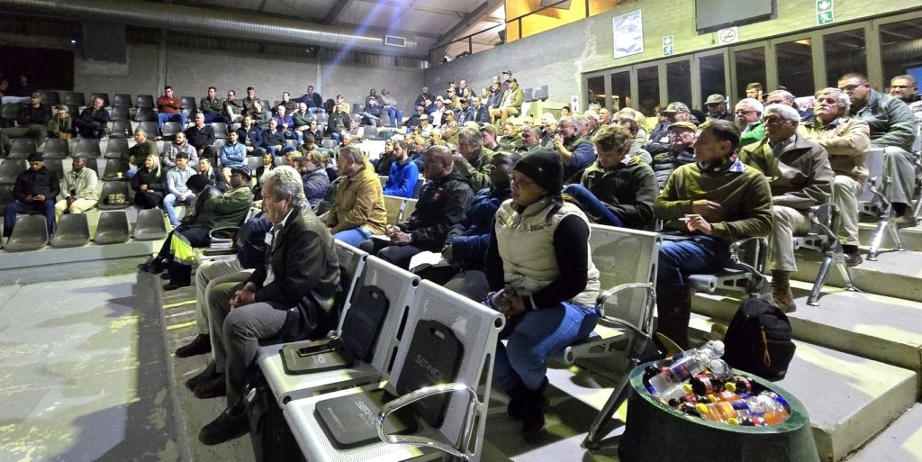 Rolspelers uit die landbousektor het Vrydag 1 Mei by die Kroon Boma buite Kroonstad byeengekom tydens ’n inligtingsdag van die Senrick-groep, waar die verreikende impak van die voortslepende bek-en-klouseerkrisis en dringende oplossings om die siekte te bekamp, indringend bespreek is.